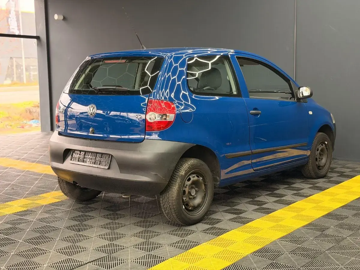 Second-hand VW Fox Basis 75 CP (55 kW) 2000 Albastru Hatchback