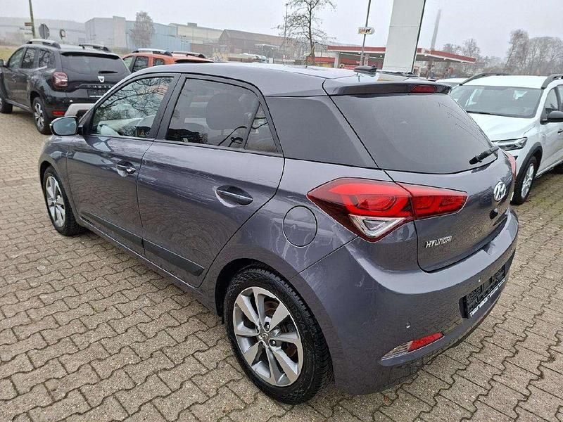 Gebraucht Hyundai i20 YES! 84 PS (61 kW) 2016 Stardust metallic Kleinwagen