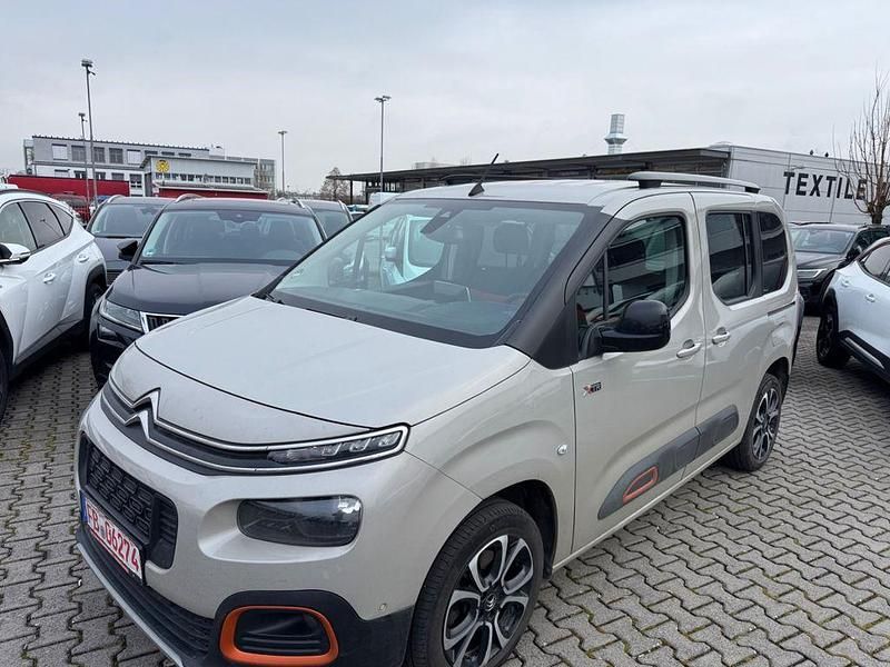 Grau Gebraucht 2023 Citroën Berlingo XTR Van / Kleinbus | 21.900 € (Superpreis) - Bild 1/4