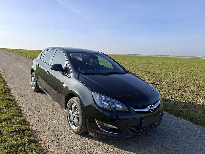 Gebraucht Opel Astra Active 140 PS (102 kW) 2013 Schwarz Limousine