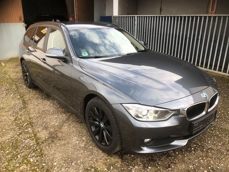 Gebraucht BMW 320 Comfort Edition 184 PS (135 kW) 2015 Grau Kombi