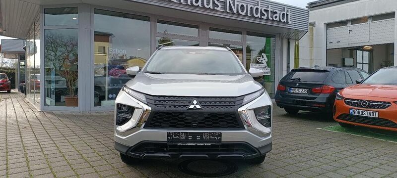 Gebraucht Mitsubishi Eclipse Cross Basis 188 PS (138 kW) 2023 Silber SUV