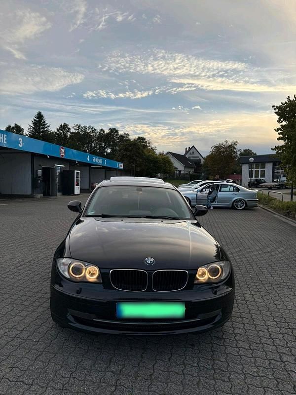 Gebraucht BMW 120 177 PS (130 kW) 2010 Schwarz Kleinwagen