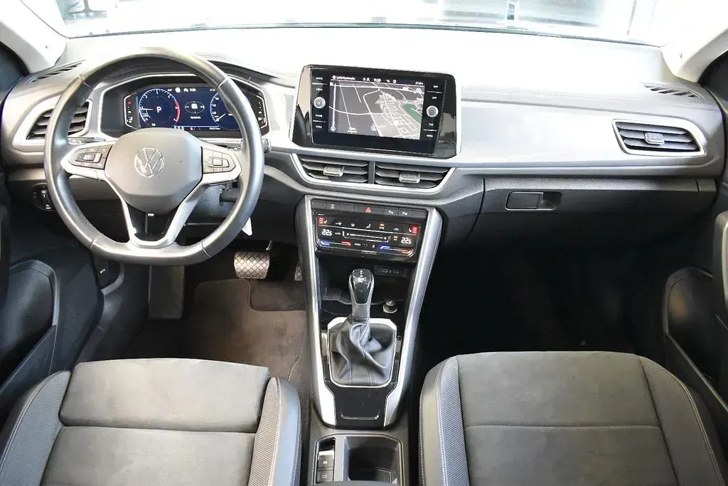 Second-hand VW T-Roc Style 150 CP (110 kW) 2023 Negru SUV