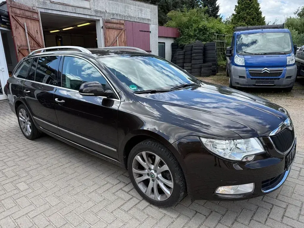 Gebraucht Skoda Superb Elegance 160 PS (117 kW) 2013 Braun Kombi