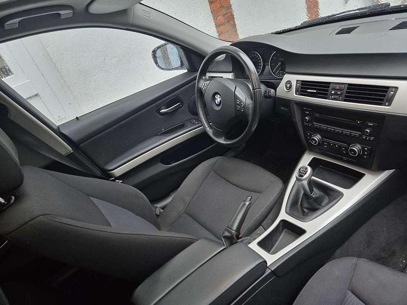 Gebraucht BMW 318 143 PS (105 kW) 2011 Limousine