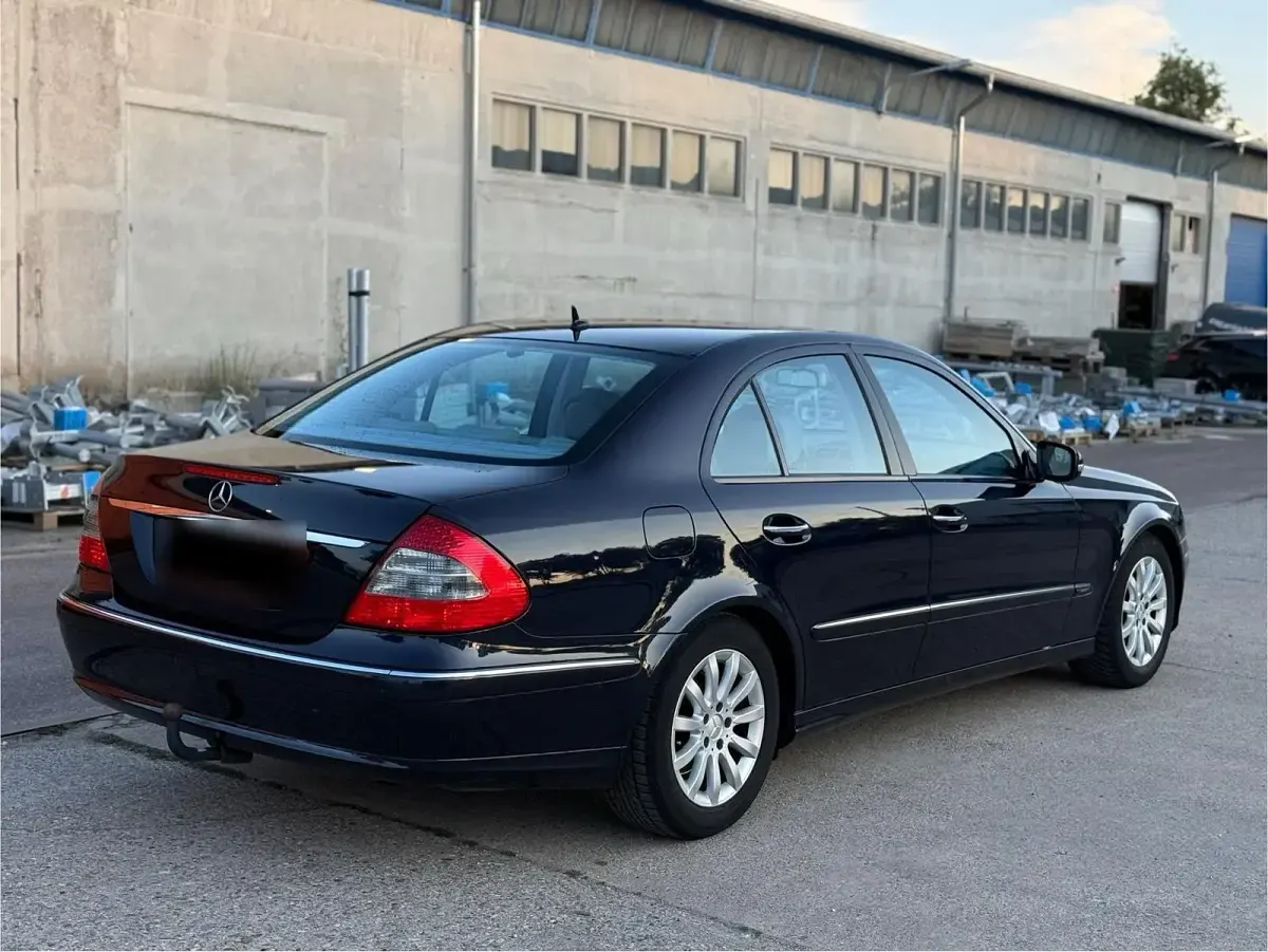 Gebraucht Mercedes E200 Avantgarde 184 PS (135 kW) 2007 Blau Limousine