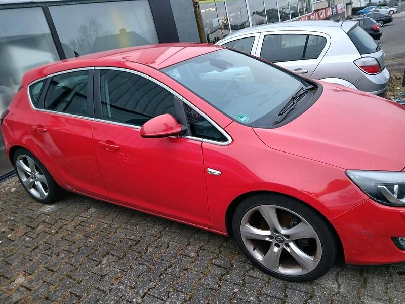 Second-hand Opel Astra 180 CP (132 kW) 2009 Roșu Coupe