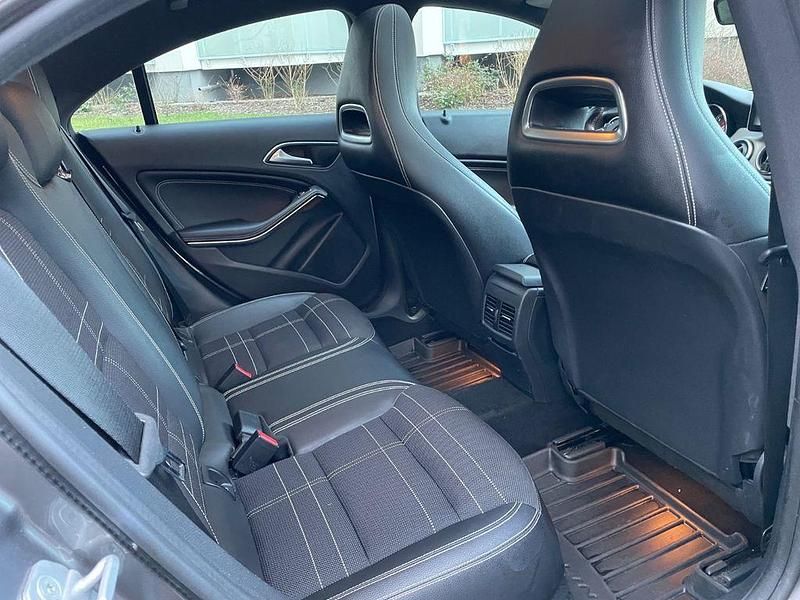 Gebraucht Mercedes CLA180 122 PS (89 kW) 2016 Grau Limousine