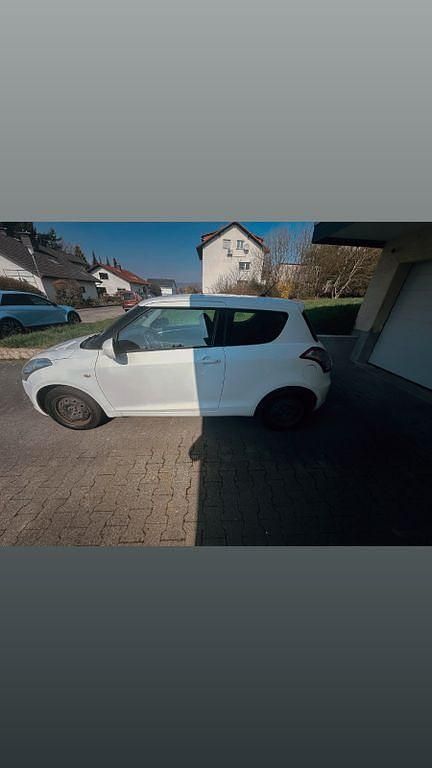 Gebraucht Suzuki Swift Basic 94 PS (69 kW) 2011 Weiß Kleinwagen