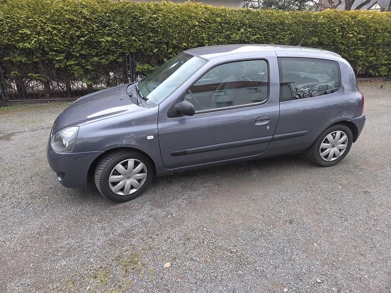 Gebraucht Renault Clio II 75 PS (55 kW) 2007 Blau Kleinwagen