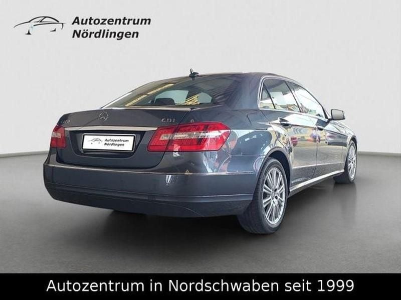 Gebraucht Mercedes E220 Elegance 170 PS (125 kW) 2012 Grau Limousine