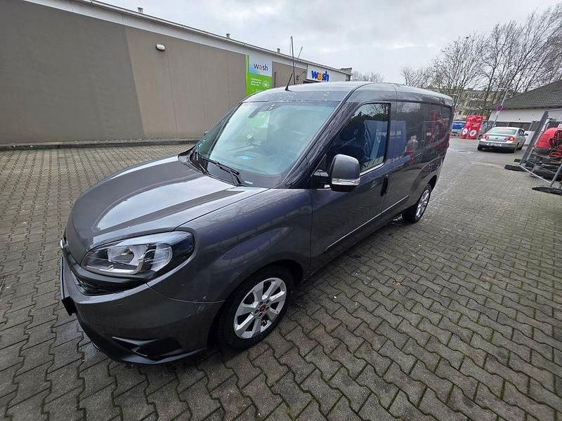 Grau Gebraucht 2022 Fiat Doblò Van / Kleinbus | 14.500 € (Guter Preis) - Bild 1/4