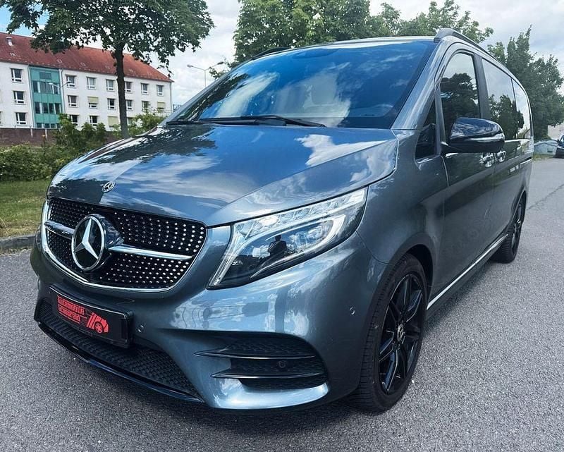 Grau Gebraucht 2020 Mercedes V250 AMG line Van / Kleinbus | 49.700 € (Guter Preis) - Bild 1/4