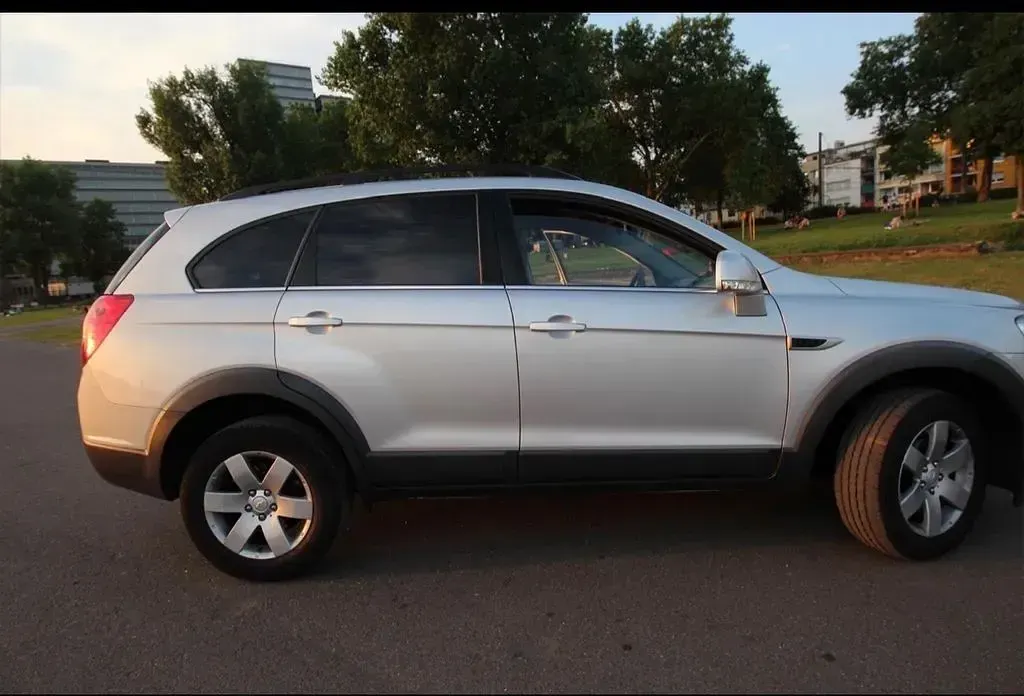 Gebraucht Chevrolet Captiva LT 163 PS (119 kW) 2012 Silber SUV