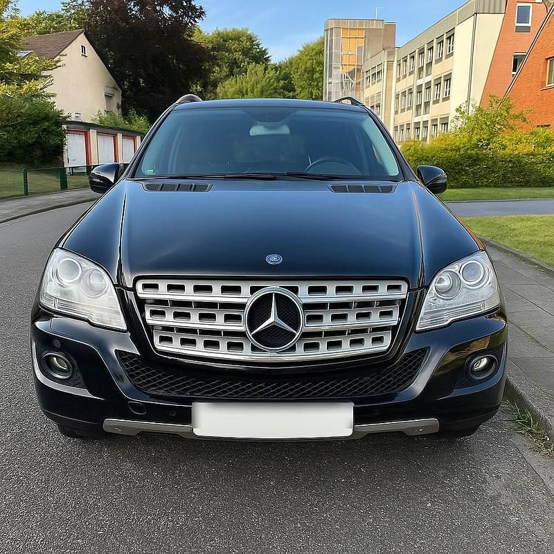 Schwarz Gebraucht 2009 Mercedes ML320 SUV | 12.950 € - Bild 1/4