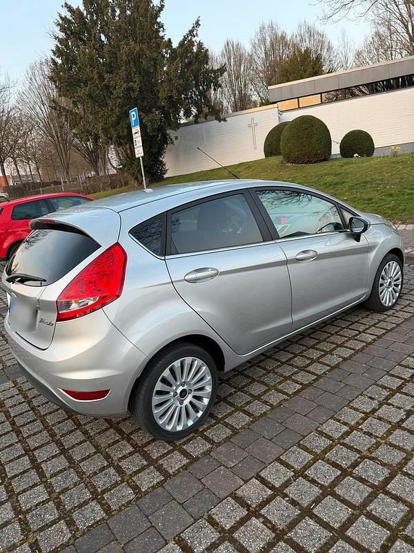 Gebraucht Ford Fiesta 2010 Silber Kleinwagen