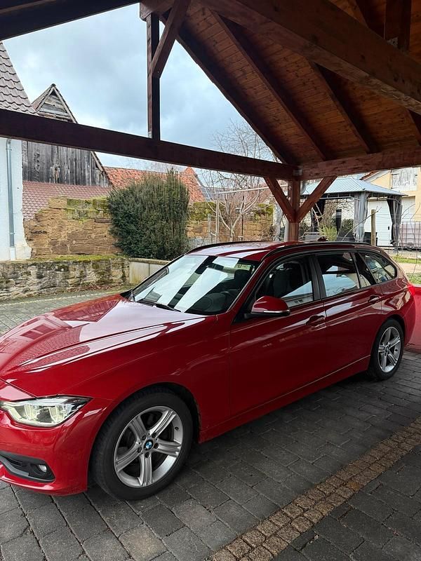 Gebraucht BMW 320 190 PS (139 kW) 2015 Rot Kombi