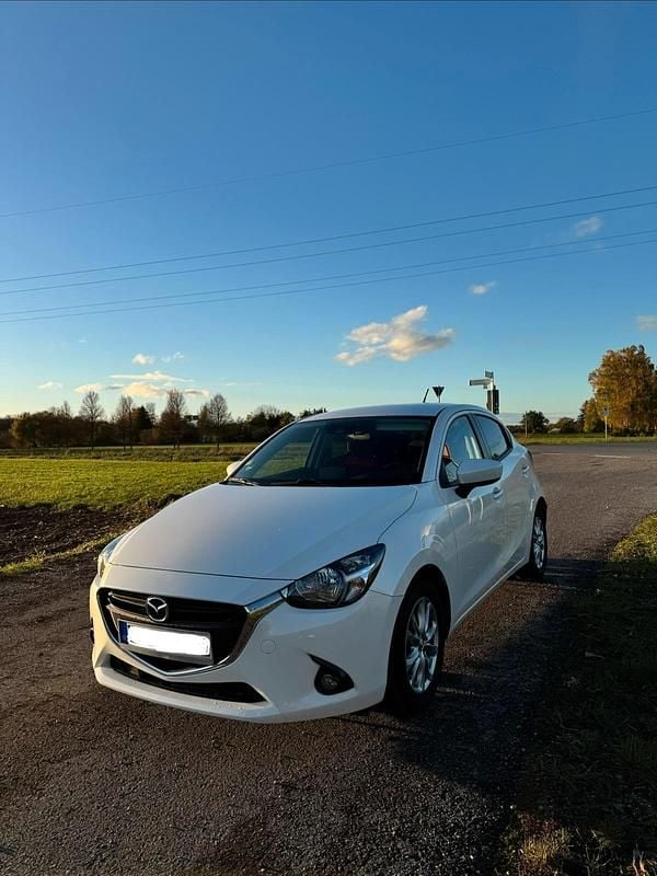 Gebraucht Mazda 2 90 PS (66 kW) 2015 Weiß Kleinwagen