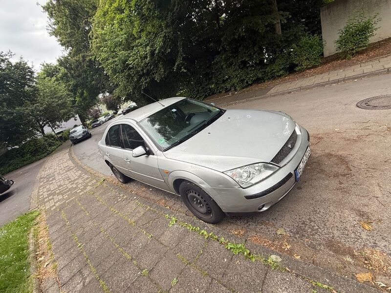 Grau Gebraucht 2003 Ford Mondeo Ambiente Limousine | 1.900 € (Fairer Preis) - Bild 1/4