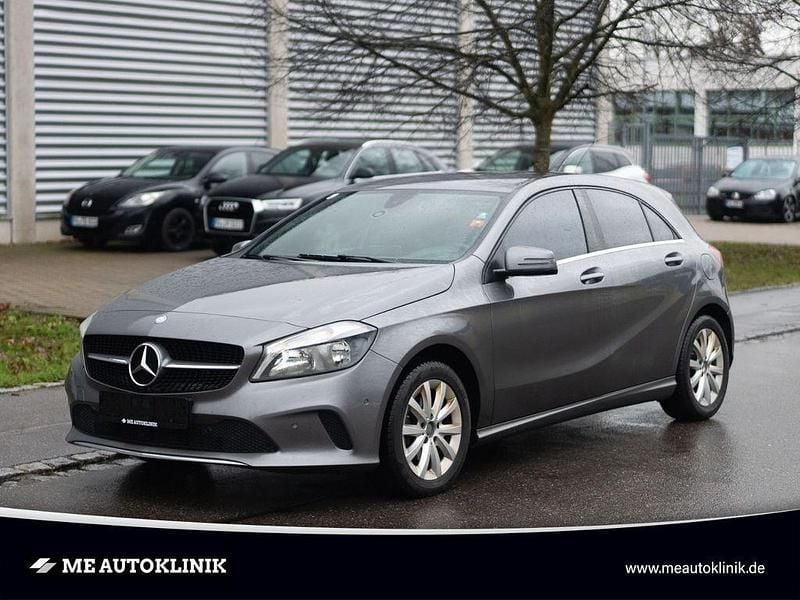 Grau Gebraucht 2016 Mercedes A180 Limousine | 10.999 € (Superpreis) - Bild 1/4