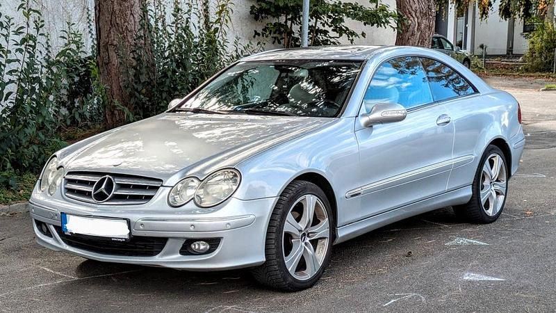 Silber Gebraucht 2007 Mercedes CLK220 Elegance Coupé | 4.180 € (Superpreis) - Bild 1/4
