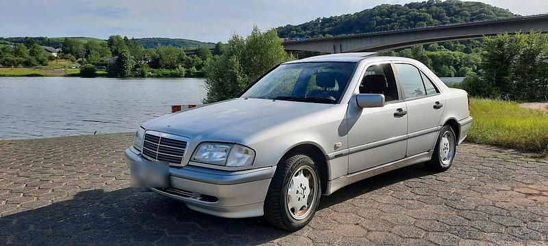 Silber Gebraucht 1997 Mercedes C180 Limousine | 3.350 € (Fairer Preis) - Bild 1/4