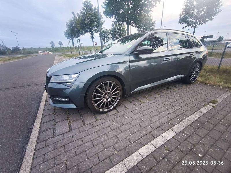 Grau Gebraucht 2019 Skoda Superb SportLine Kombi | 22.900 € (Guter Preis) - Bild 1/4