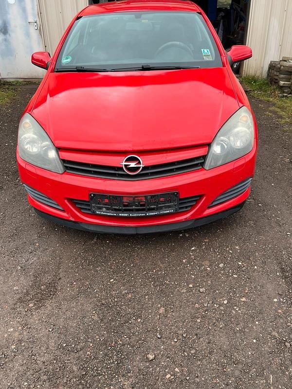 Rot Gebraucht 2005 Opel Astra GTC Limousine | 1.750 € (Guter Preis) - Bild 1/4