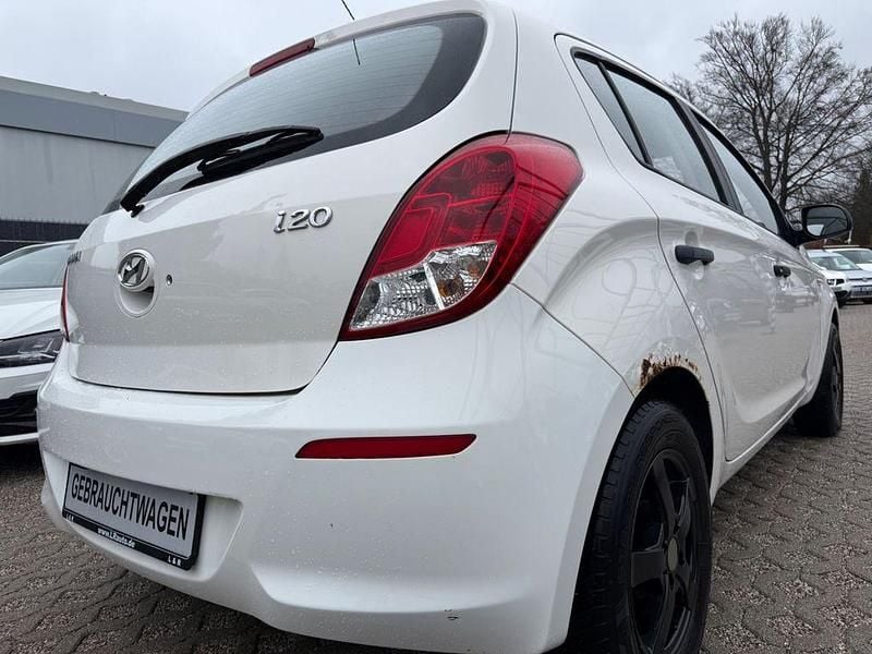 Gebraucht Hyundai i20 Edition 86 PS (63 kW) 2013 Weiß Kleinwagen