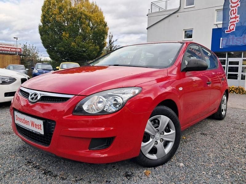 Rot Gebraucht 2009 Hyundai i30 Edition+ Limousine | 3.599 € (Fairer Preis) - Bild 1/4