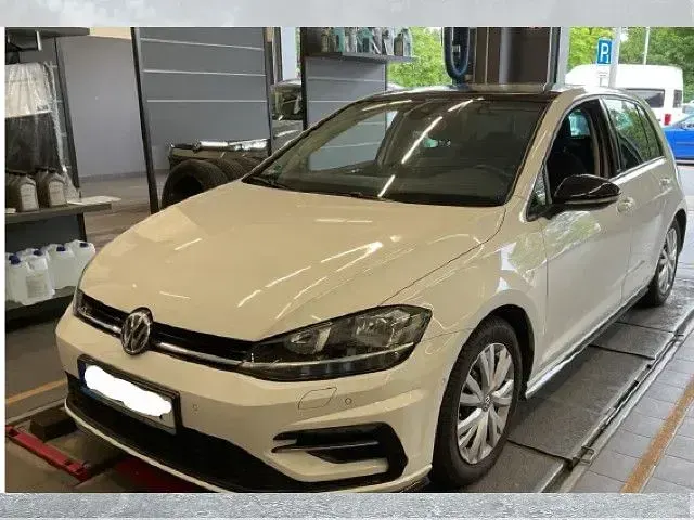 Gebraucht VW Golf VII IQ Drive 150 PS (110 kW) 2019 Weiß Limousine
