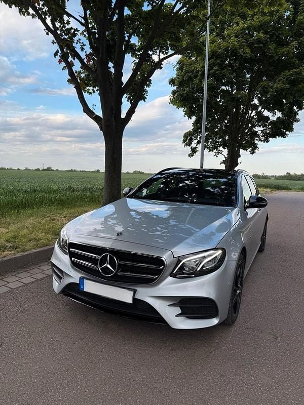 Silber Gebraucht 2019 Mercedes E300 AMG Kombi | 29.899 € (Fairer Preis) - Bild 1/4