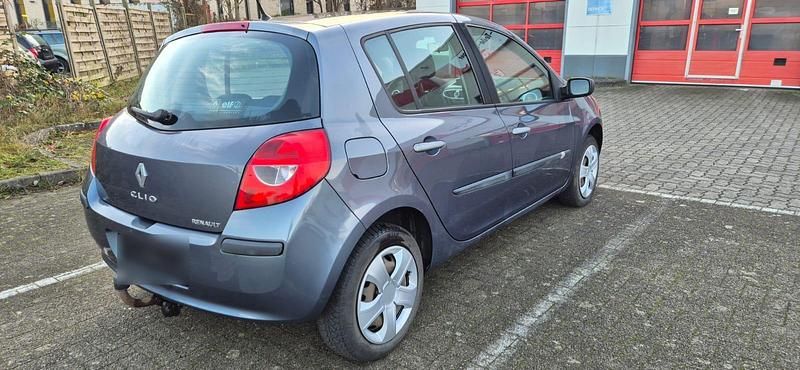 Gebraucht Renault Clio III 75 PS (55 kW) 2006 Grau Limousine