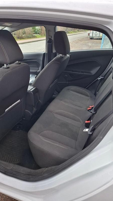 Gebraucht Ford Fiesta Titanium 100 PS (73 kW) 2016 Weiß Kleinwagen