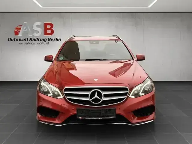 Gebraucht Mercedes E300 Avantgarde 231 PS (169 kW) 2013 Rot Limousine