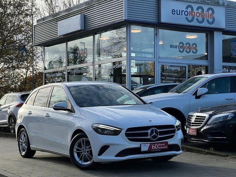 Gebraucht Mercedes B180 116 PS (85 kW) 2019 Weiß Van / Kleinbus