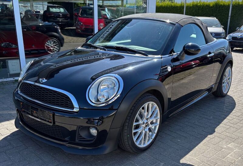 Midnight black metallic Gebraucht 2012 Mini John Cooper Works Roadster Cabrio | 9.450 € - Bild 1/4
