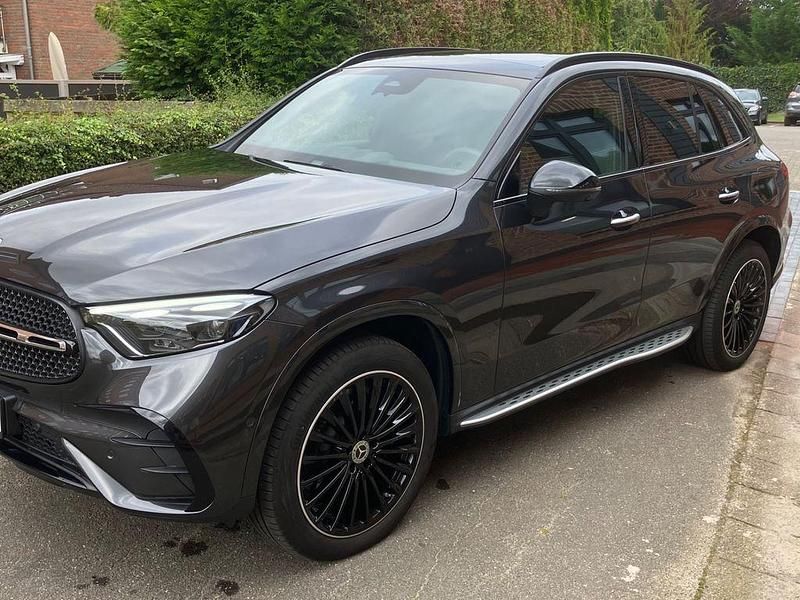 Schwarz Gebraucht 2023 Mercedes GLC300e AMG SUV | 59.700 € (Fairer Preis) - Bild 1/4