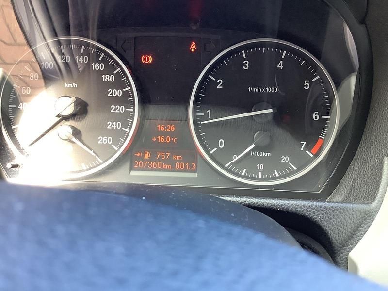 Gebraucht BMW 318 Exclusive 143 PS (105 kW) 2010 Schwarz Kombi