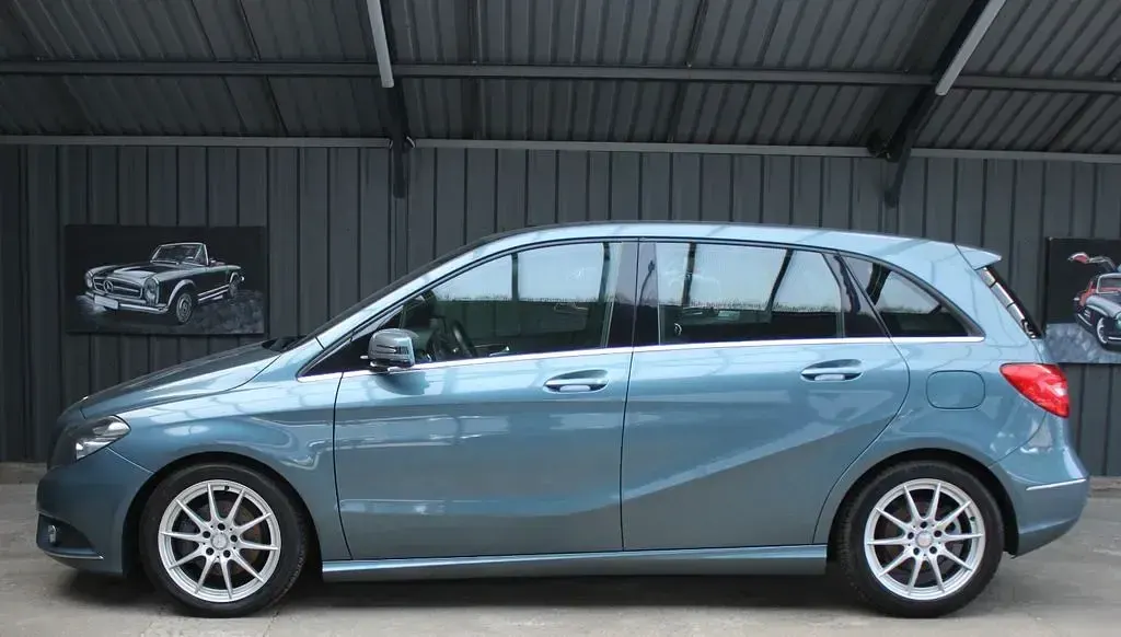 Gebraucht Mercedes B180 AMG Edition 1 109 PS (80 kW) 2012 Blau Kleinwagen