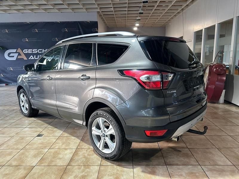 Usado Ford Kuga Titanium 179 HP (131 kW) 2017 Cinzento SUV