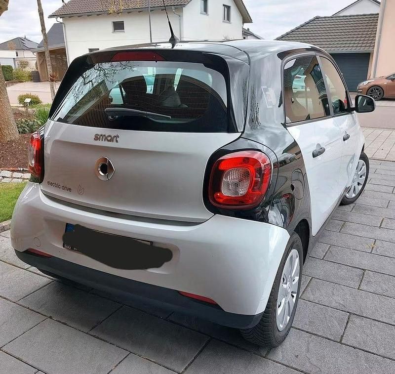 Gebraucht Smart ForFour Electric Drive 60 kW (82 PS) 2018 Weiß Kleinwagen