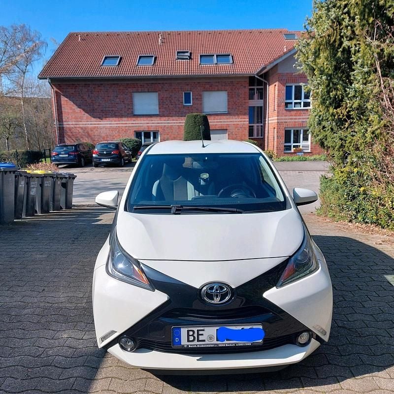 Gebraucht Toyota Aygo 69 PS (50 kW) 2016 Weiß Kleinwagen
