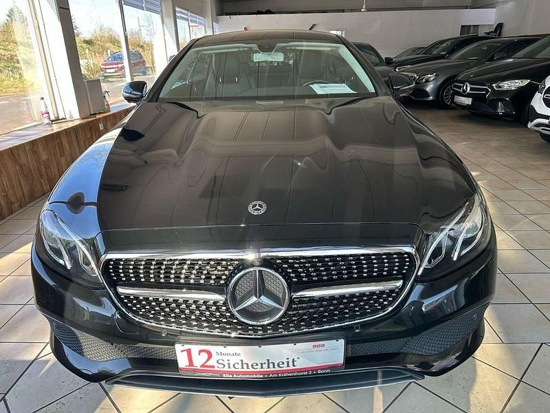 Schwarz Gebraucht 2018 Mercedes E220 Avantgarde Coupé | 25.500 € (Superpreis) - Bild 1/4