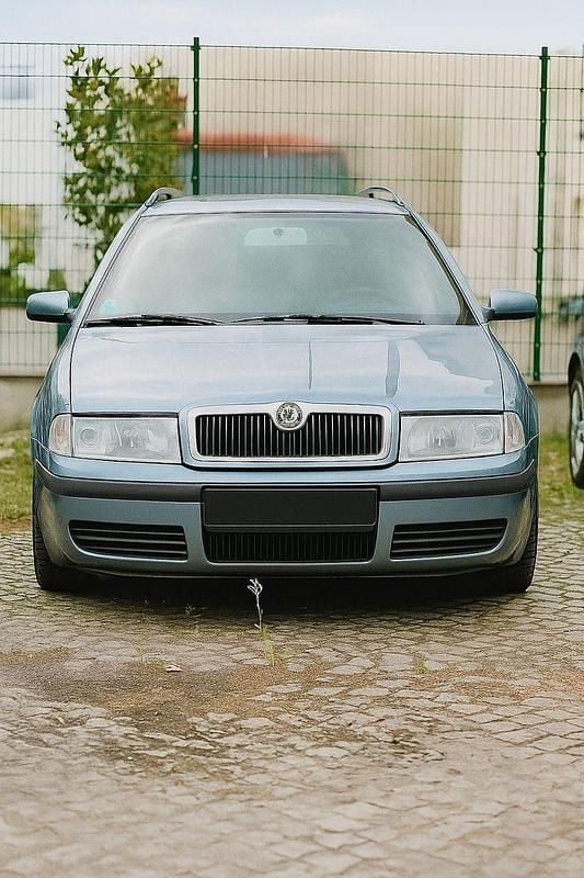 Blau Gebraucht 2009 Skoda Octavia Tour Kombi | 2.300 € (Superpreis) - Bild 1/4
