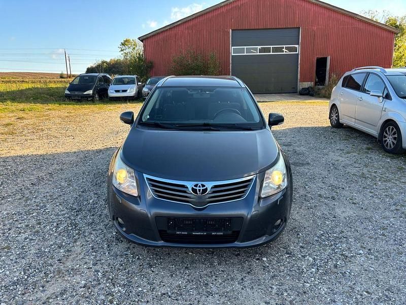 Grau Gebraucht 2011 Toyota Avensis Kombi | 3.499 € (Fairer Preis) - Bild 1/4