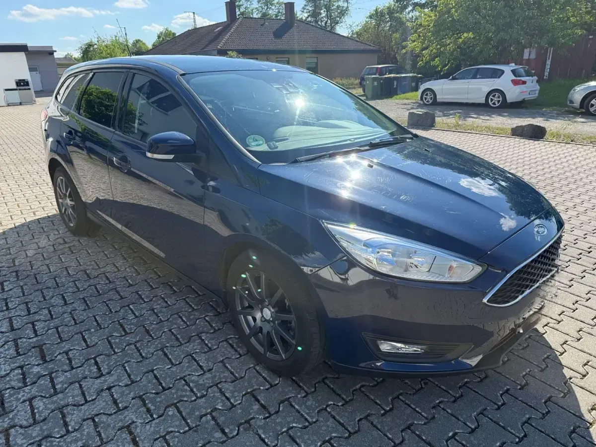 Gebraucht Ford Focus Business Edition 125 PS (91 kW) 2016 Blau Kombi