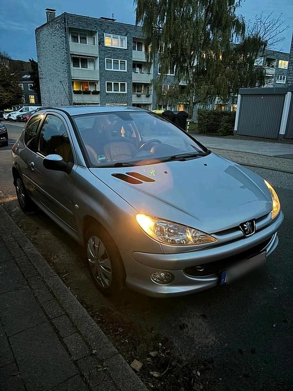 Silber Gebraucht 2004 Peugeot 206 Kleinwagen | 950 € (Fairer Preis) - Bild 1/4