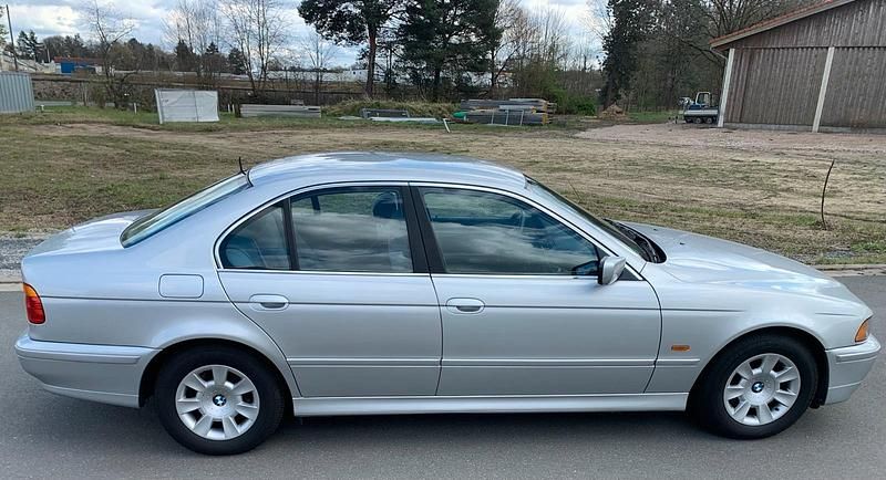 Gebraucht BMW 520 170 PS (125 kW) 2002 Silber Limousine